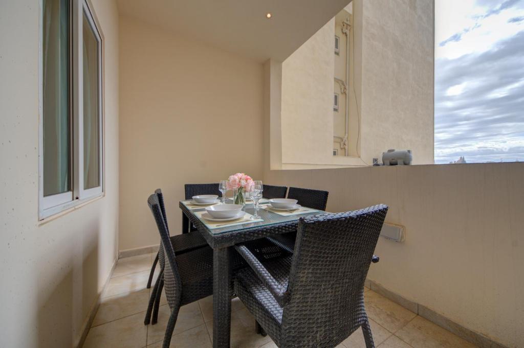 Just off the Ferries Sliema Apartment room 5