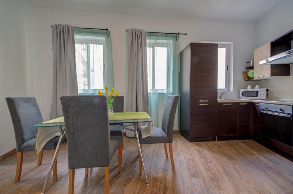 Just off the Ferries Sliema Apartment room 6